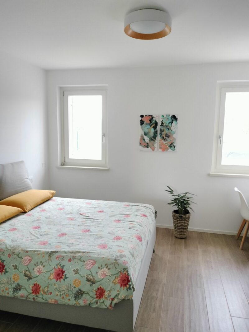 Lampada LED ADRO Bianca con Dettaglio in Legno | 28w