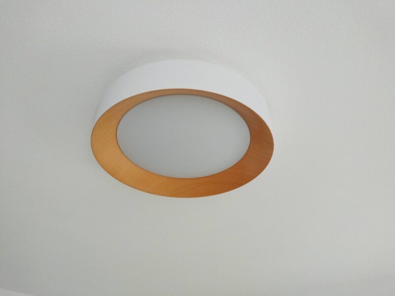 Lampada LED ADRO Bianca con Dettaglio in Legno | 28w