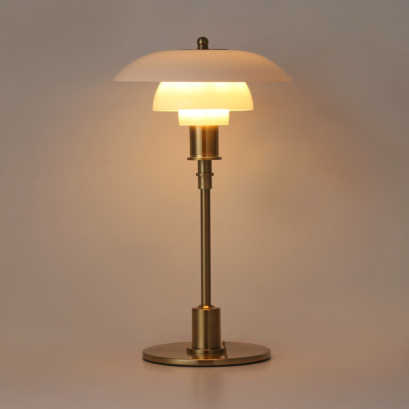 Lampada da tavolo con paralumi in vetro opalino | Marthin
